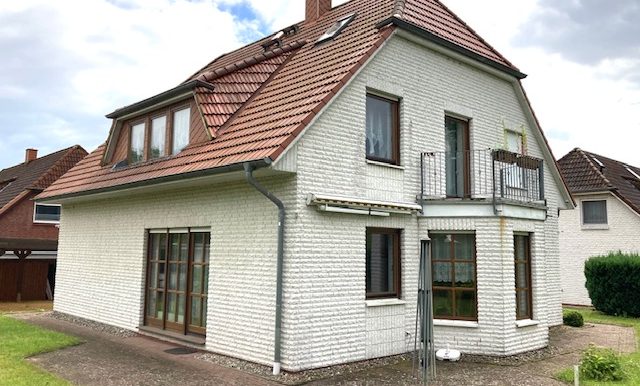 Gartenansicht mit Balkon