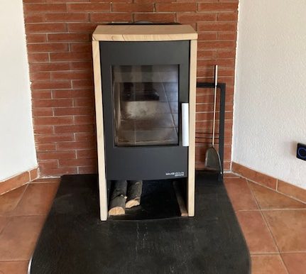 Wohnzimmer mit Kamin