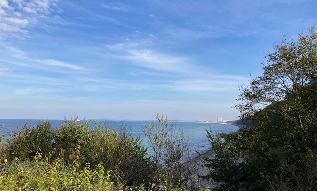 Blick über die Ostsee nach Warnemünde