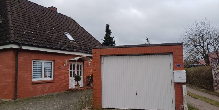 Garage mit sich anschließender Werkstatt